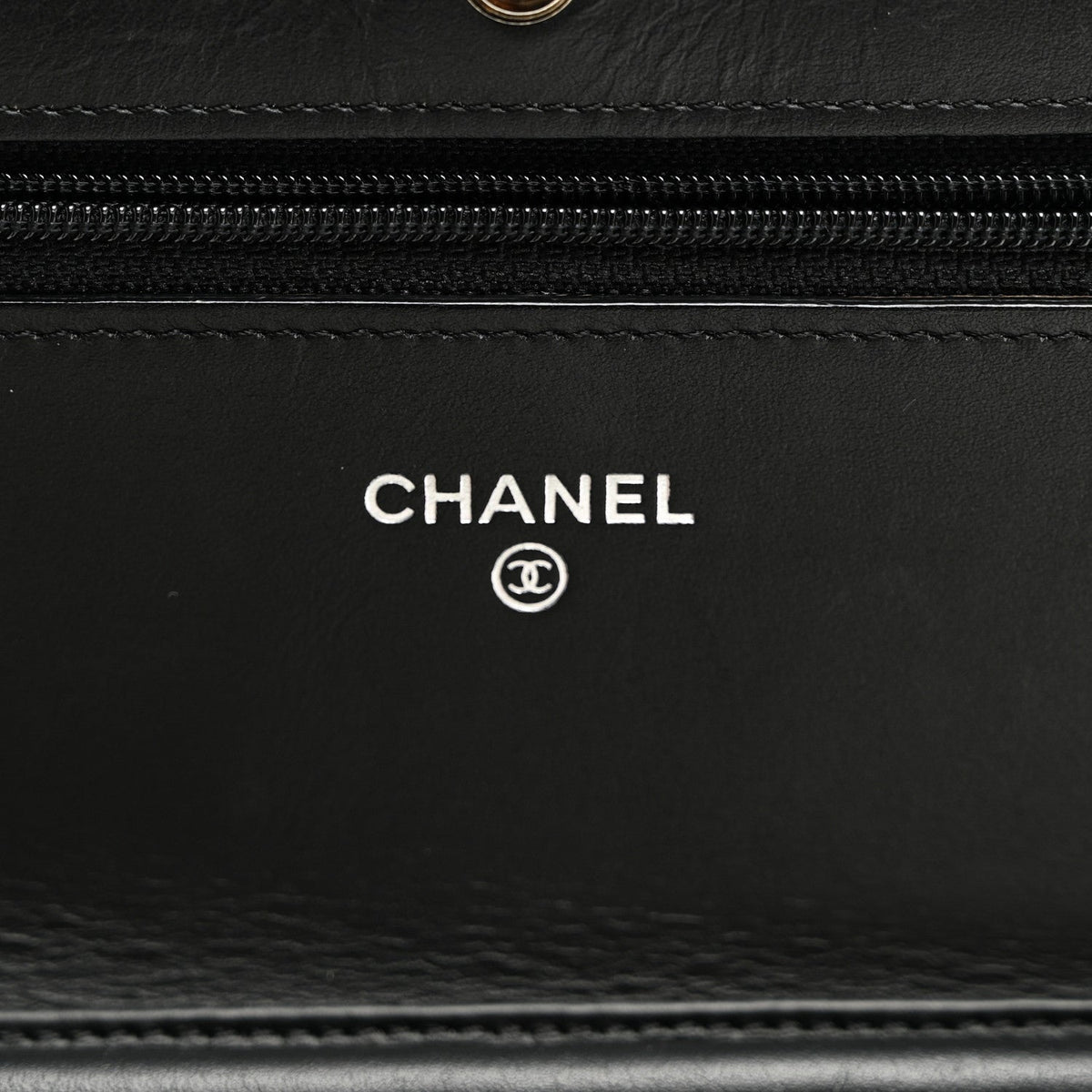Patent Quilted Wallet On Chain WOC Black wholesalehk.shop