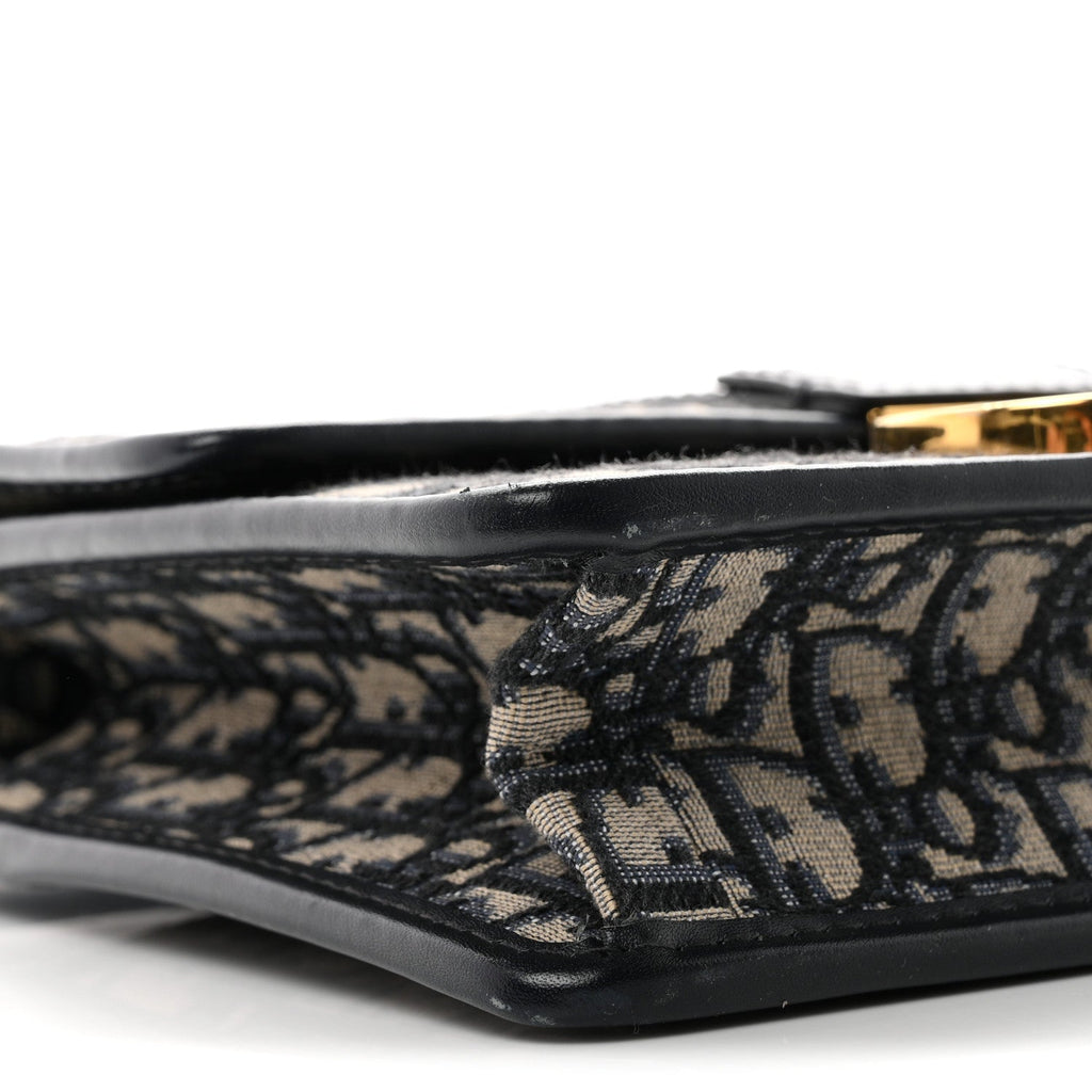 Oblique 30 Montaigne Flap Bag Blue wholesalehk.shop