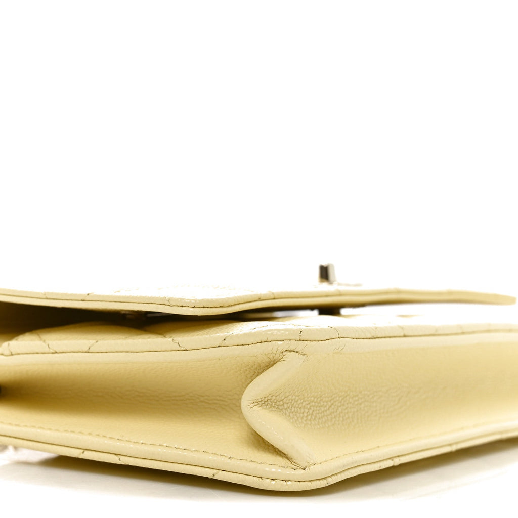 Caviar Quilted CC Turnlock Wallet On Chain WOC Light Yellow wholesalehk.shop