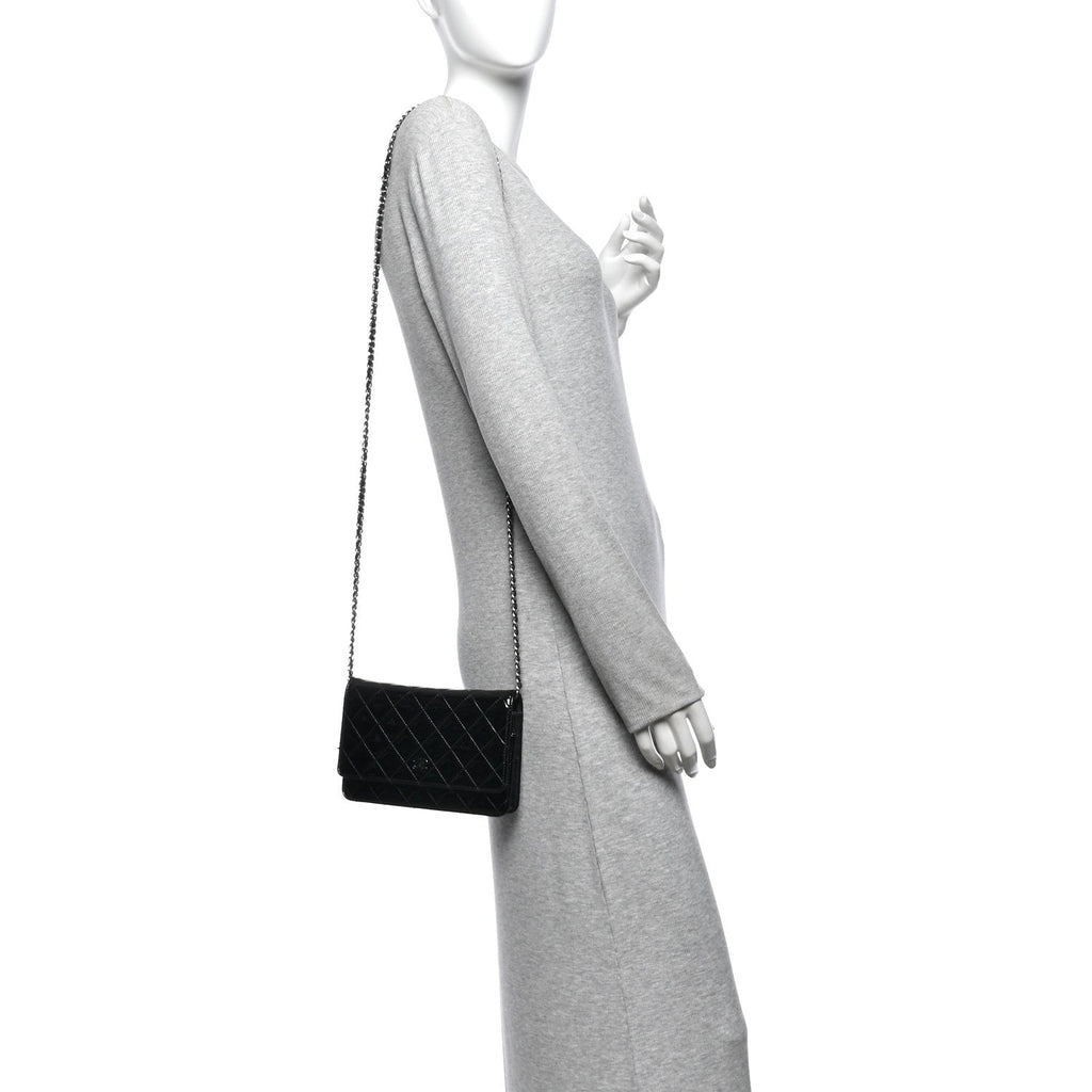 Patent Quilted Wallet On Chain WOC Black wholesalehk.shop