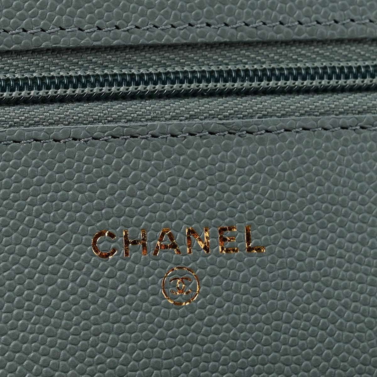 Caviar Quilted Wallet on Chain WOC Light Blue wholesalehk.shop