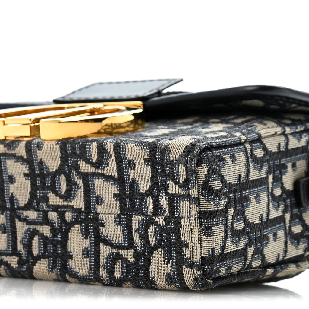 Oblique 30 Montaigne Box Bag Blue wholesalehk.shop