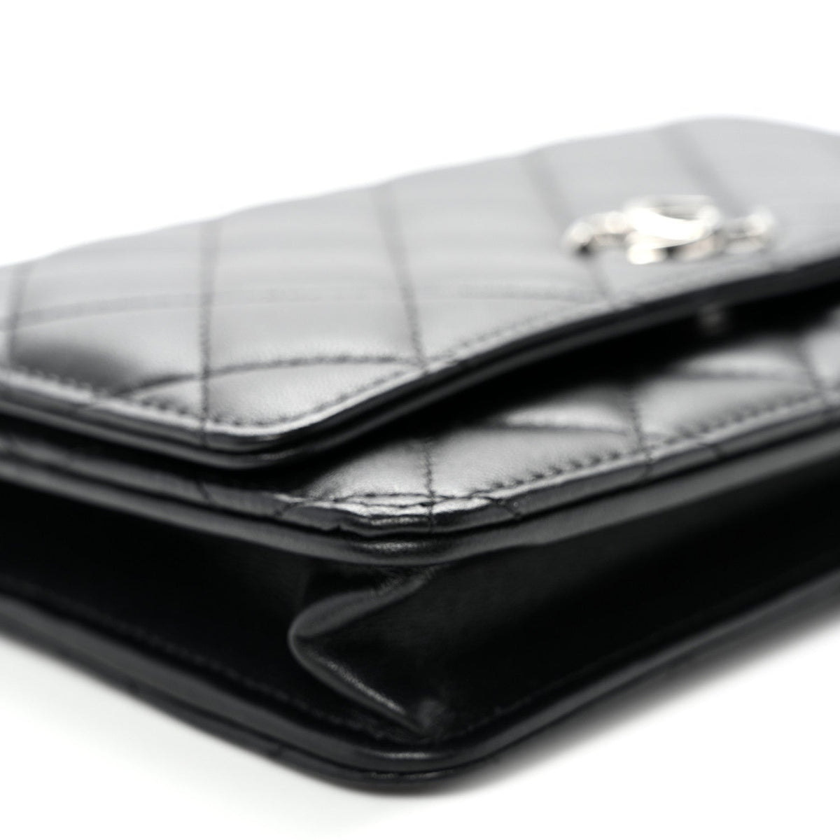 Lambskin Quilted Enamel CC Wallet on Chain WOC Black wholesalehk.shop