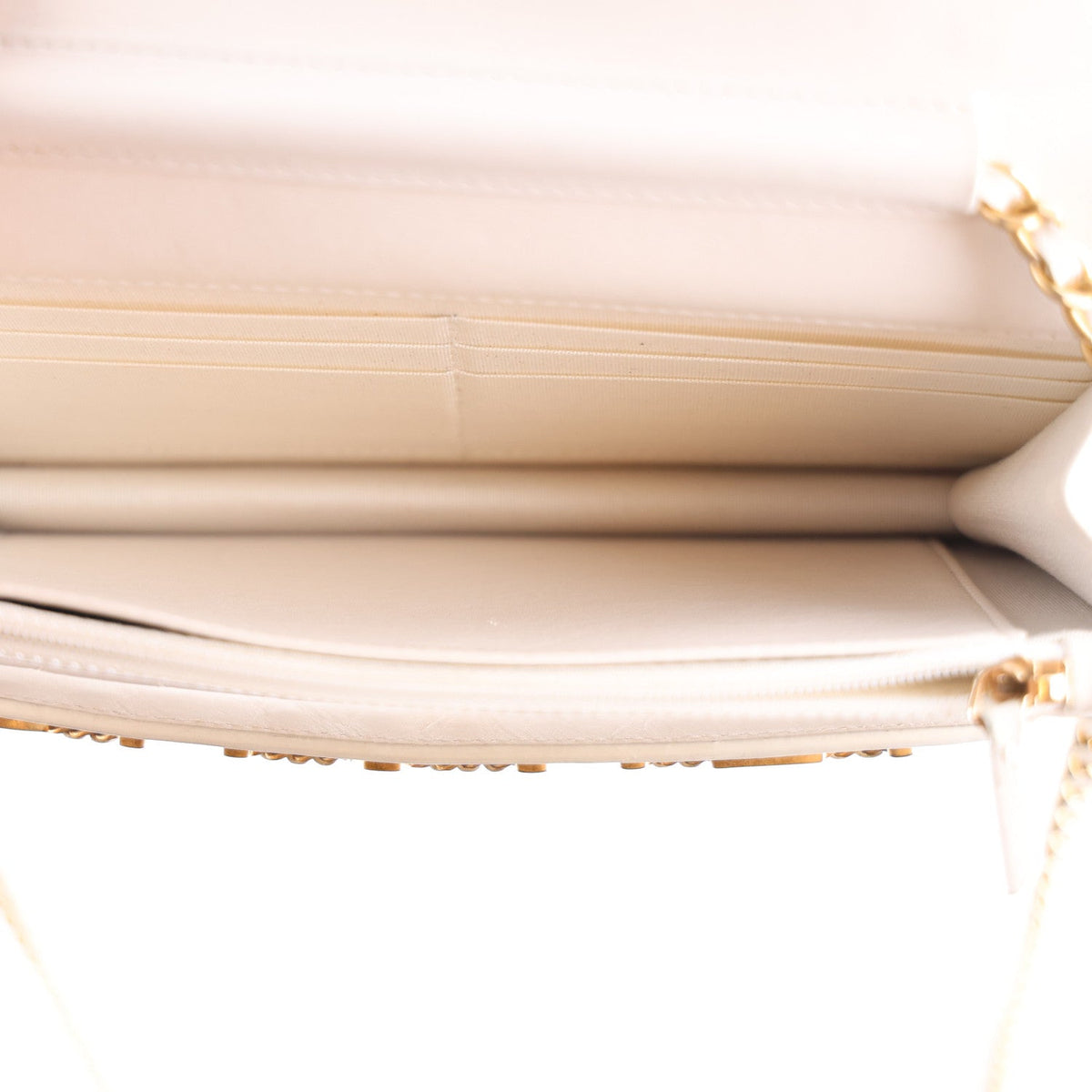 Calfskin Quilted Enchained Wallet On Chain WOC White wholesalehk.shop