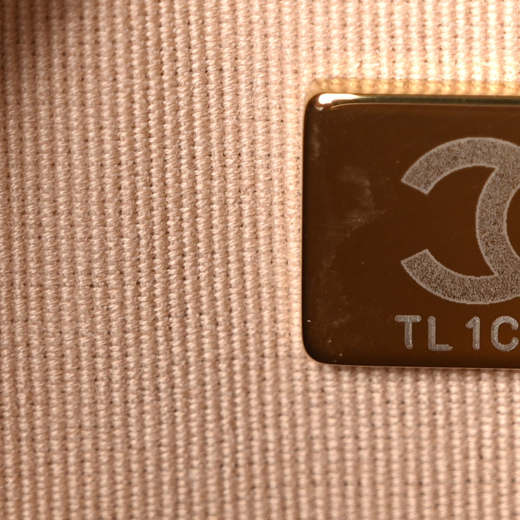 Caviar Quilted Crystal CC Wallet On Chain WOC Beige wholesalehk.shop