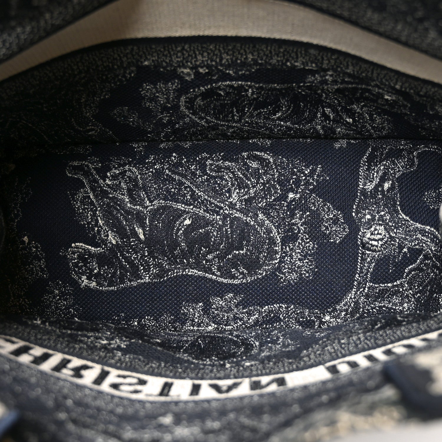 Canvas Embroidered Medium Toile De Jouy Reverse Book Tote Blue £¨ Direct shipment via from wholesalehk.shop