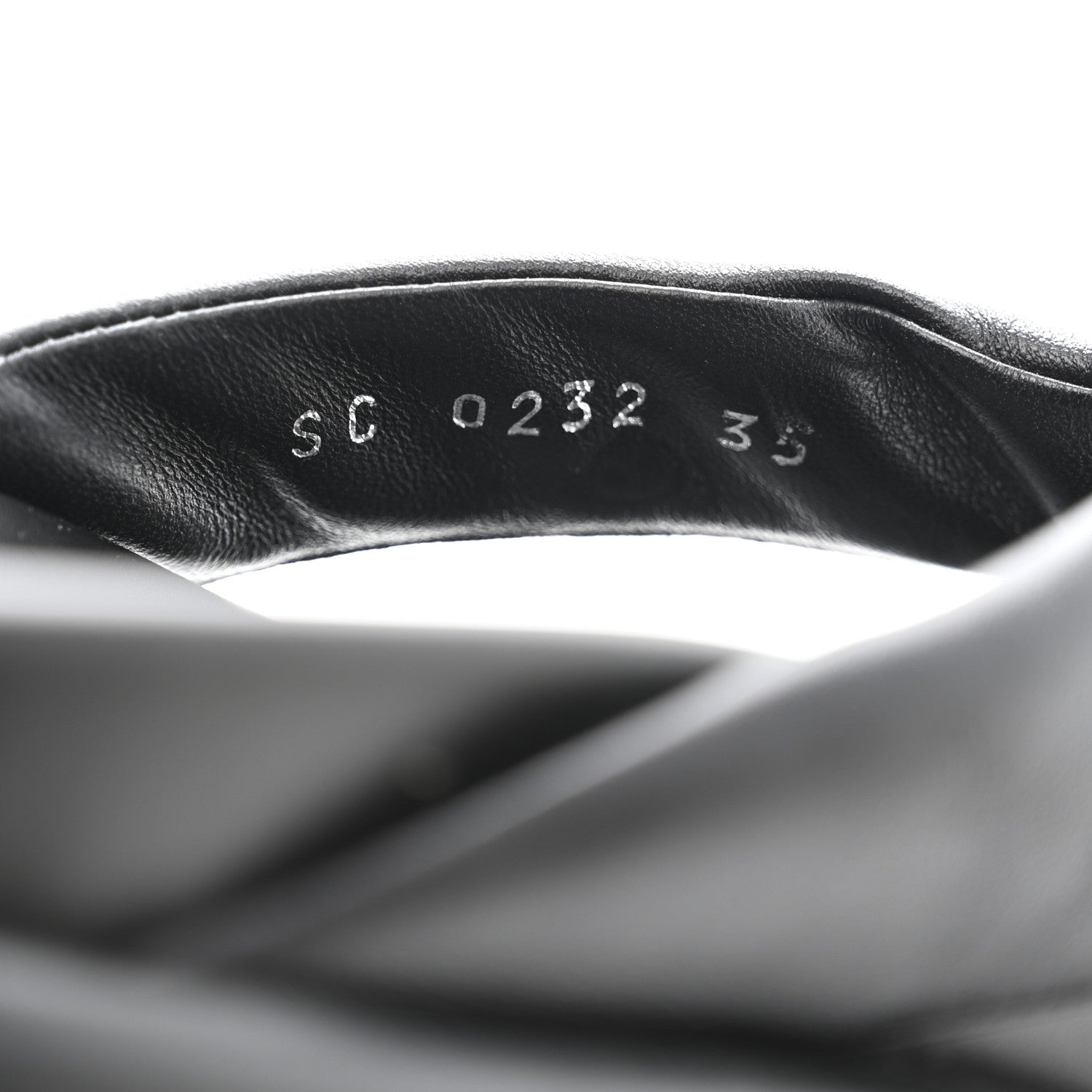 Calfskin Logo Studded Pillow Flat Thong Sandals 35 Black £¨ Direct shipment via from wholesalehk.shop