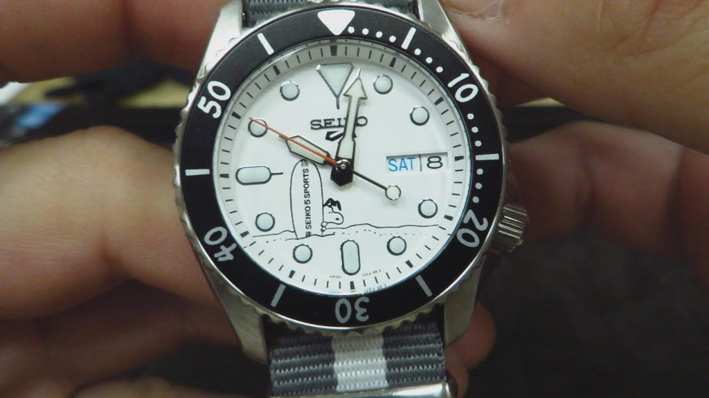 Seiko 5 Sports x Peanuts Surfboard Snoopy Limited Edition White Dial Two Tone NATO Strap Watch For Men - SRPK25K1 wholesalehk.shop