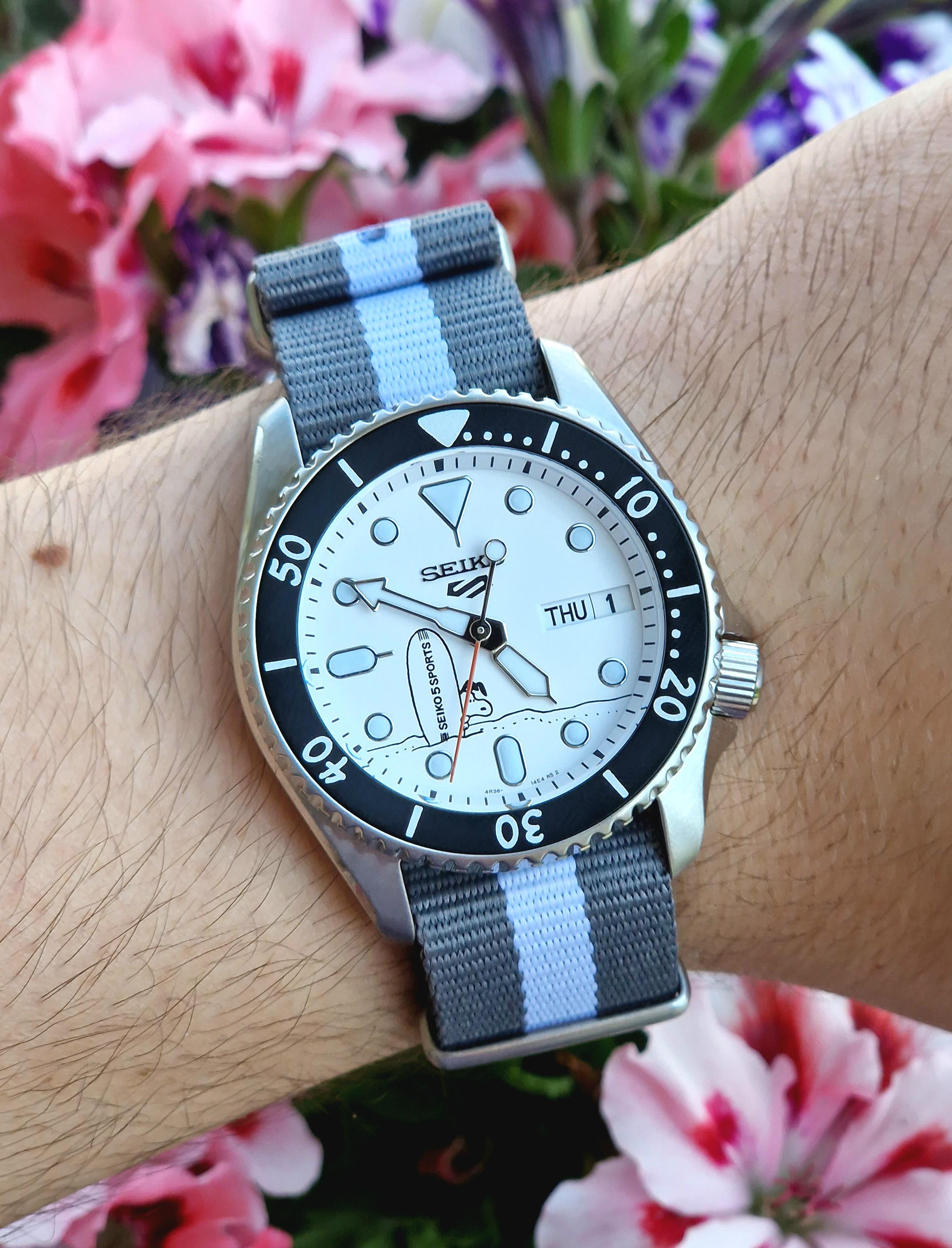 Seiko 5 Sports x Peanuts Surfboard Snoopy Limited Edition White Dial Two Tone NATO Strap Watch For Men - SRPK25K1 wholesalehk.shop