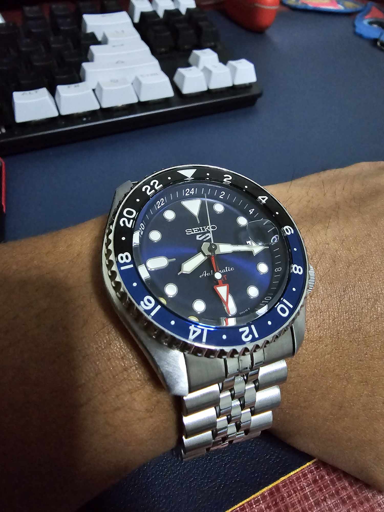 Seiko 5 Sports GMT SKX Automatic Blueberry Dial Silver Steel Strap Watch For Men - SSK003K1 wholesalehk.shop