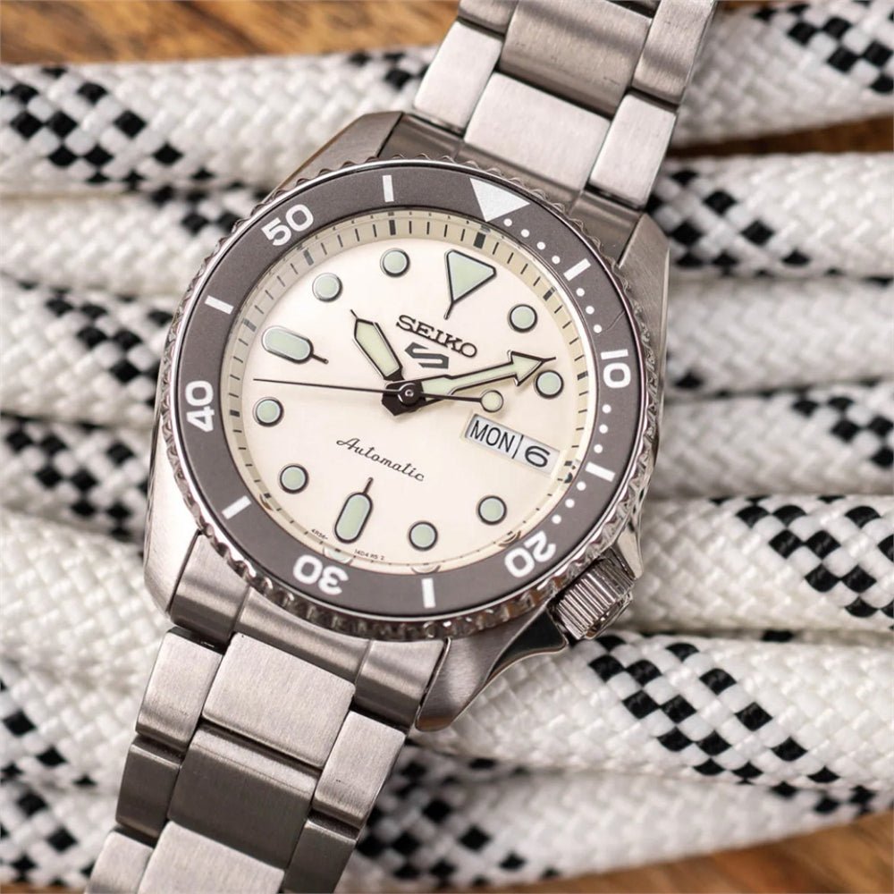 Seiko 5 Sports SKX Automatic Cream Dial Silver Steel Strap Watch For Men - SRPK31K1 wholesalehk.shop