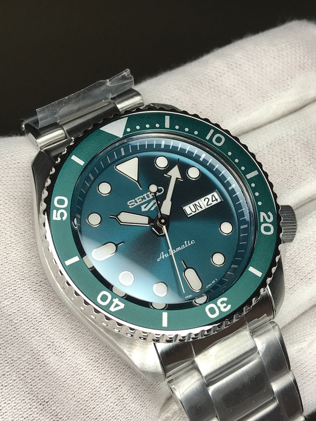 Seiko 5 Sports Automatic Green Dial Silver Steel Strap Watch For Men - SRPD61K1 wholesalehk.shop