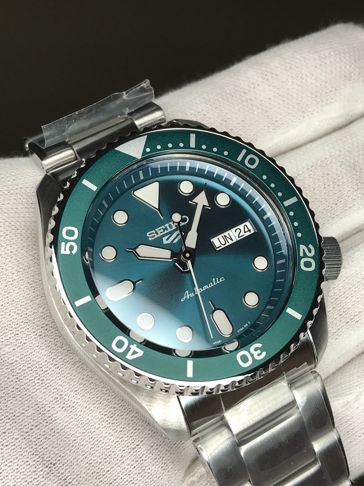Seiko 5 Sports Automatic Green Dial Silver Steel Strap Watch For Men - SRPD61K1 wholesalehk.shop