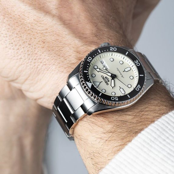 Seiko 5 Sports SKX Automatic Cream Dial Silver Steel Strap Watch For Men - SRPK31K1 wholesalehk.shop