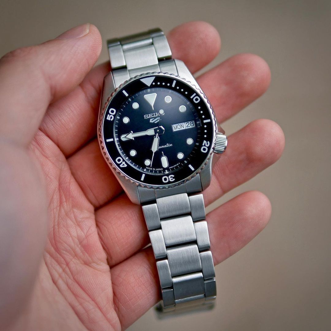 Seiko 5 Sports SKX Automatic Black Dial Silver Steel Strap Watch For Men - SRPK29K1 wholesalehk.shop